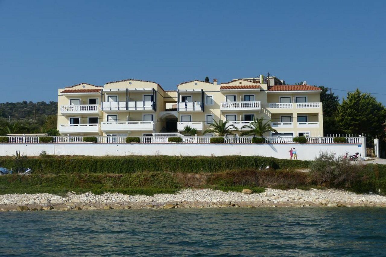 Ostria Seaside Studios And Apartments Katarráktis Екстериор снимка